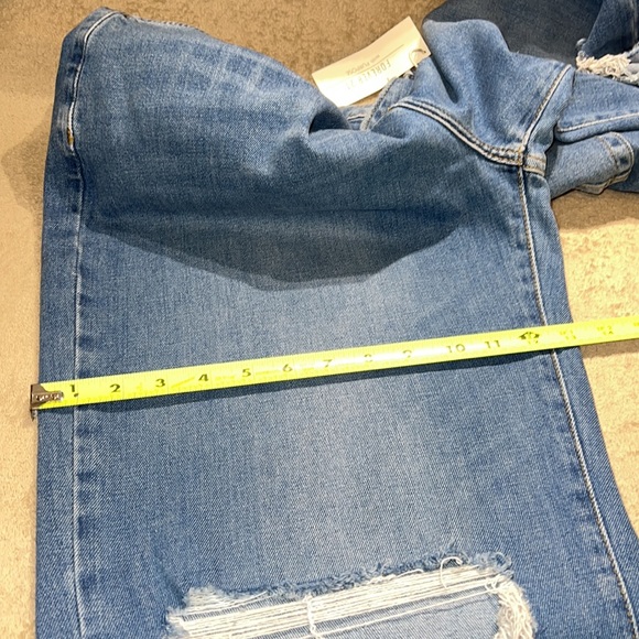 Forever 21 90’S Fit Pinch Waist, Loose Fit Relaxed Leg Women’s Jeans Size 14 NWT - Picture 6 of 7